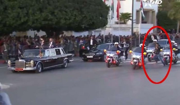 Man probeert auto Koning Mohammed VI te stoppen (video)