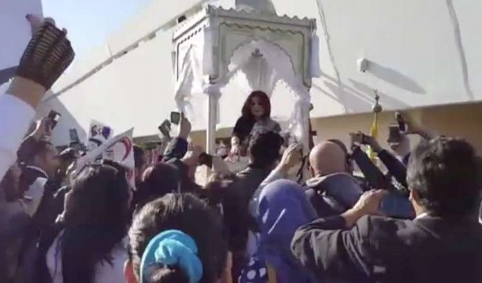 Haifa Wehbe in Amaria gedragen bij aankomst in Marokko (video)