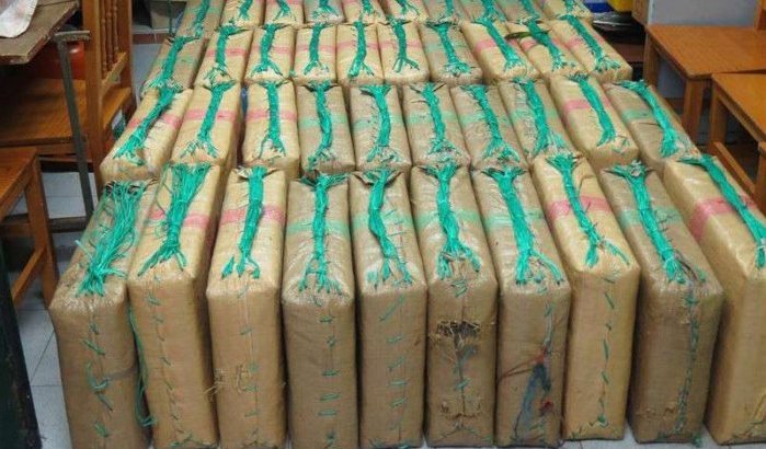 Ruim 1700 kilo drugs onderschept in Larache, smokkelaars op de vlucht