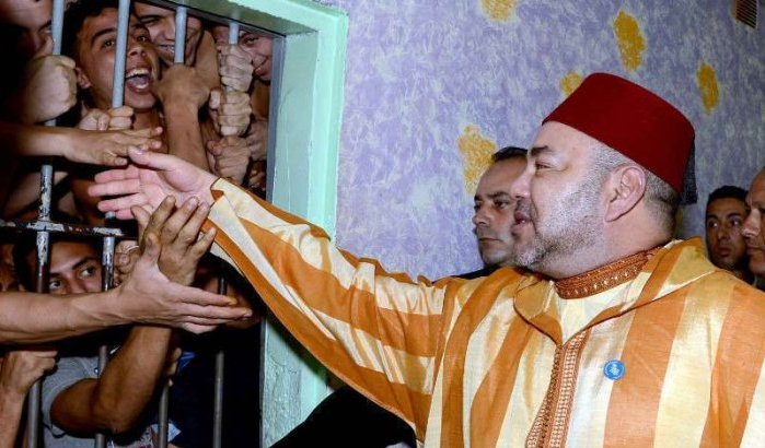 Koning Mohammed VI bezoekt gevangenen in Oukacha (video)