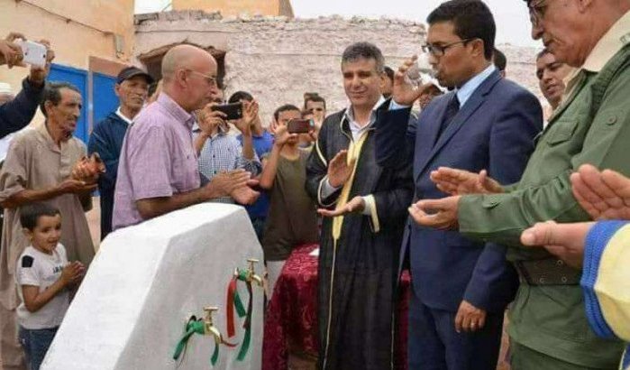 Overheidsvertegenwoordigers bespot na inhuldiging twee kraantjes Sidi Ifni (foto)