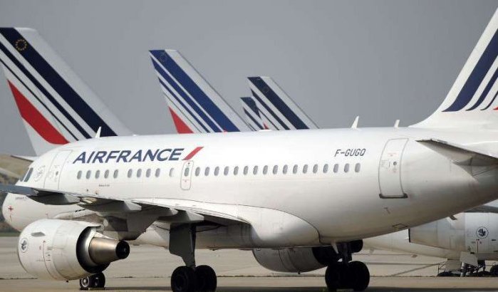 Marokkaan uit vliegtuig Air France gezet na gebed