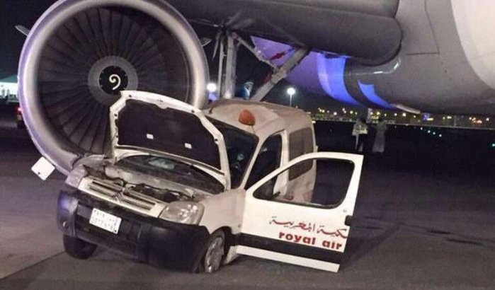 Foto's: botsing tussen auto Royal Air Maroc en vliegtuig