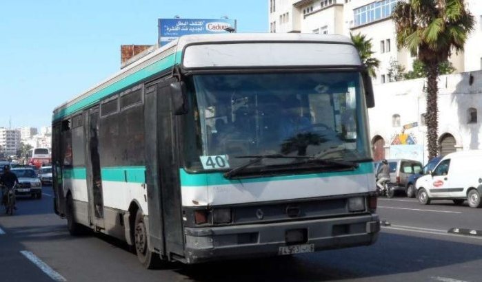 Kind maakt dodelijke val van bus in Casablanca