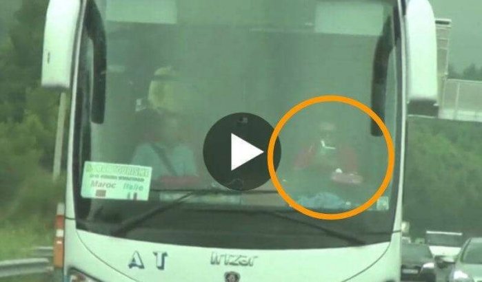 Gevaarlijk gedrag chauffeur Marokkaanse bus schokt Frankrijk (video)
