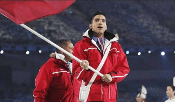 Olympische winterspelen: Samir Azzimani draagt vlag Marokko