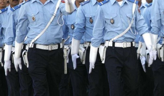 Marokkaanse politieagent geeft uniform en handboeien als onderpand in bar 
