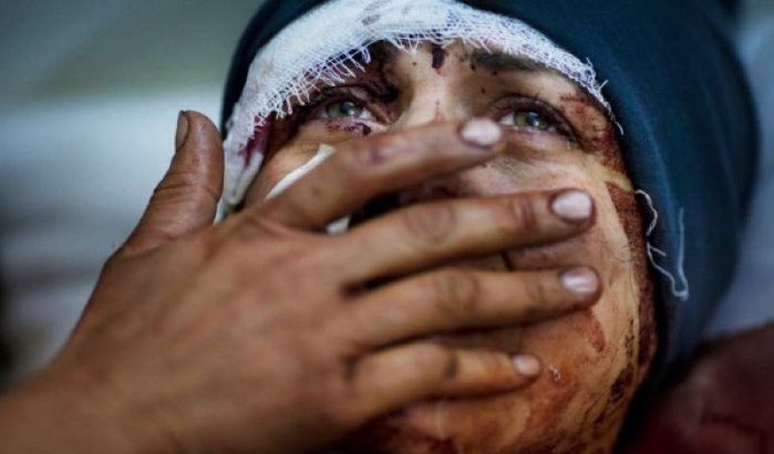 Marokkaanse jihadstrijder op de foto met hoofden van vijf Syriërs