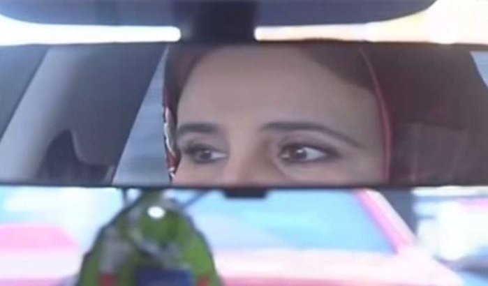 Mounia, eerste vrouwelijke taxichauffeur in Oujda