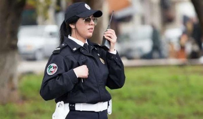 Marokkaanse politievrouw met nieuw uniform is hit op internet (video)