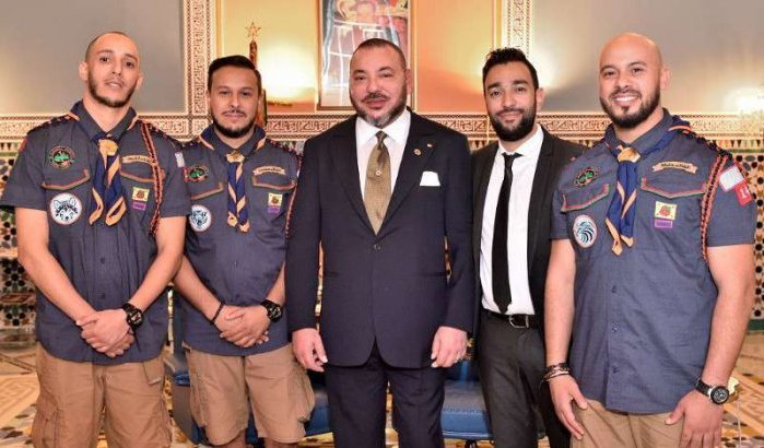 Koning Mohammed VI op de foto met muziekband Fnaire