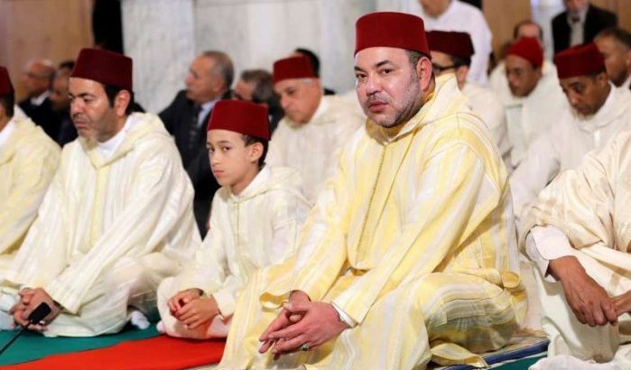 Gebed met Koning Mohammed VI onderbroken om zieke man (video)