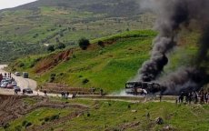 Bus volledig uitgebrand in Chefchaouen, passagiers ongedeerd (foto's)