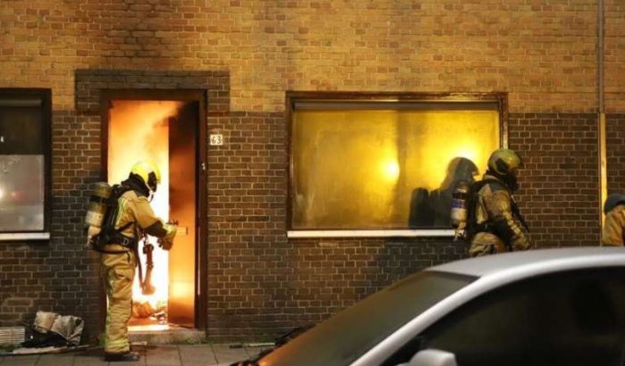 Grote brand in woonwijk en moskee in Den Haag