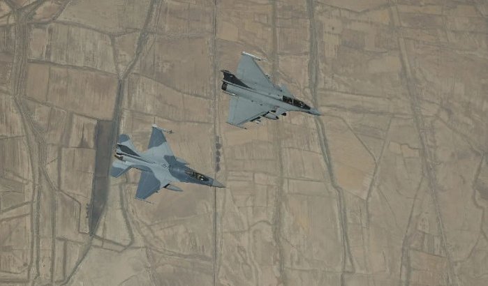 F-16's en Rafales vliegen samen boven Marokko