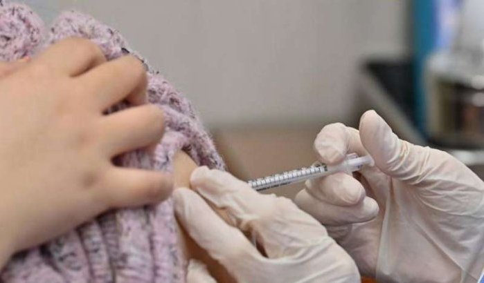 Fatima Aghanif rolmodel voor vaccin-twijfelaars in België 