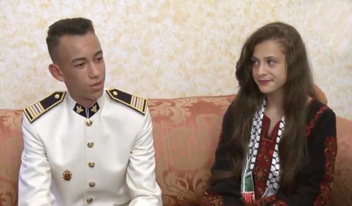 Kroonprins Moulay Hassan ontmoet Palestijnse kinderen (video)