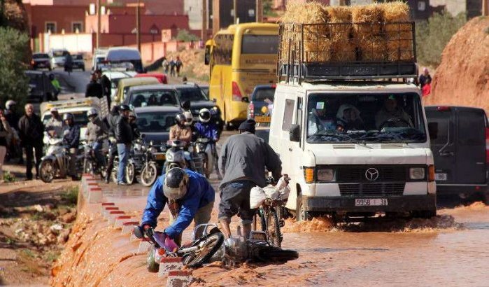 Wegen in Marokko afgesloten door regen (video)