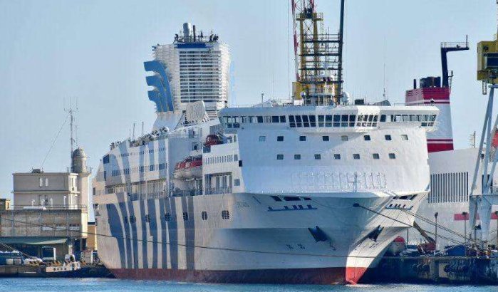 Veerboot die wereld-Marokkanen vervoerde wordt ziekenhuis