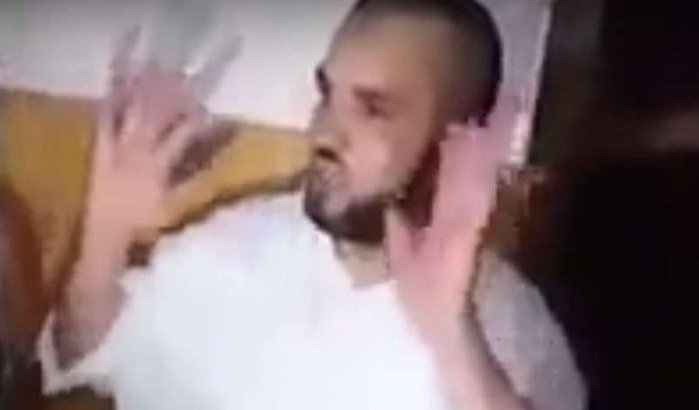 Imam met minnares in moskee betrapt in Marokko (video)