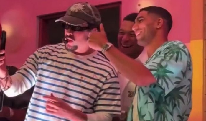 Hakimi en Mbappé met Bad Bunny in Puerto Rico (video)