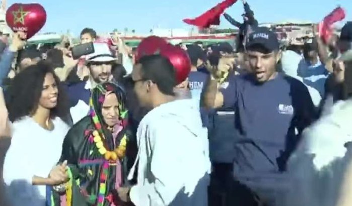 Dans voor het milieu op Djemaa El Fna plein (video)