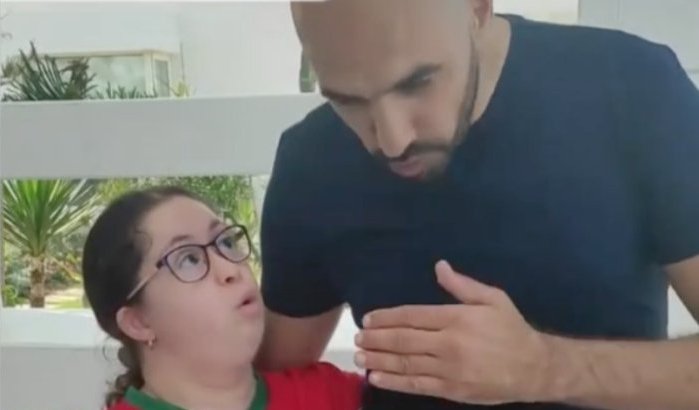 Geloof en voetbal: Walid Regragui heeft hartverwarmend gesprek met jonge fan (video)