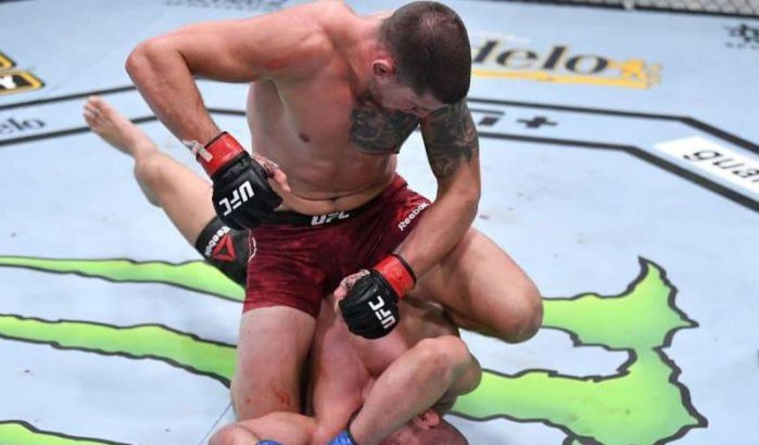 Abu Azaitar knockout gelagen door Canadese tegenstander (video)