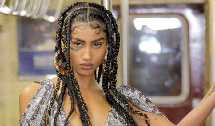Prachtige prestatie Imaan Hammam op catwalk Moschino