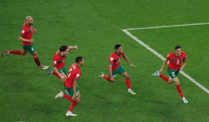 Marokko verslaat Spanje en gaat door naar kwartfinale op WK