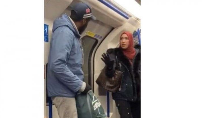 Groot-Brittannië: moslima zorgt voor bewondering na moedige optreden tegen antisemiet (video)
