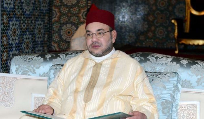 Koning Mohammed VI helpt door Algerije gedeporteerde migranten