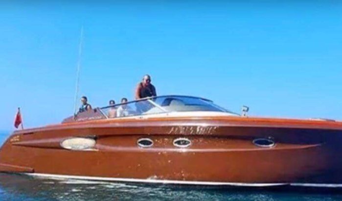 Mohammed VI met jacht gezien in Tanger (video)