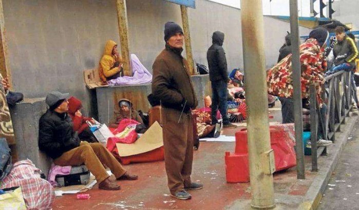 Marokkaanse grenswerkers in onmenselijke omstandigheden vast in Sebta