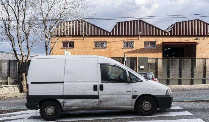 Spanje: Marokkaans busje rijdt weg na ongeval