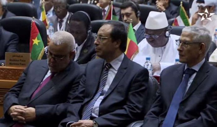 Premier Marokko maakt dutje tijdens internationale conferentie