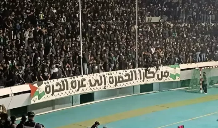 Supporters Raja Casablanca vergeten Gaza niet (video)
