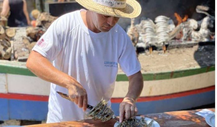 Mohamed maakt beste gegrilde sardines van Malaga