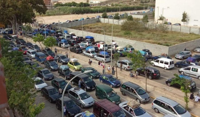 Uren wachten, geen water, geen schaduw... hel aan grens Melilla