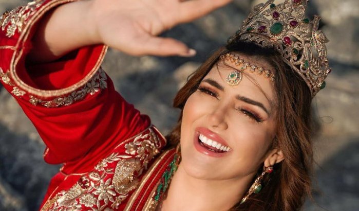 Actrice Narjiss El Hallak stelt fans gerust na hartaanval (video)