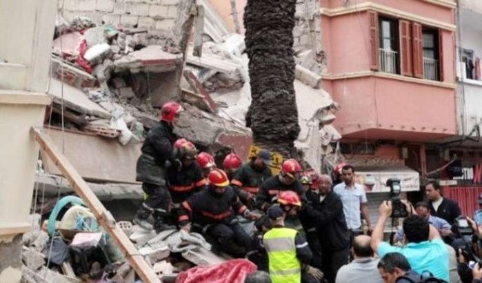 Gewonde en gezinnen op straat na instorting gebouw Casablanca