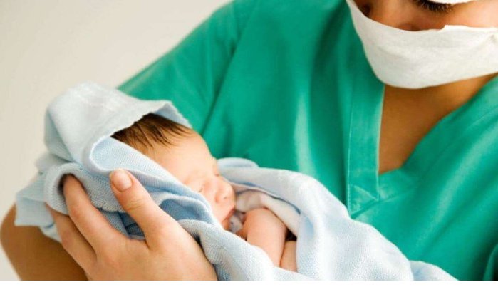 Marokkaanse met coronavirus bevalt van gezonde baby