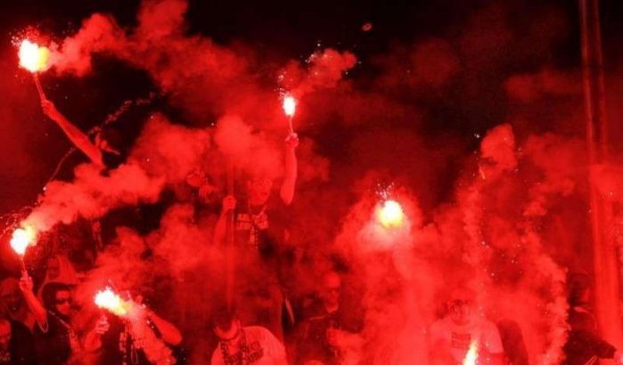 Indrukwekkende rookbommenactie tijdens wedstrijd Ittihad Tanger
