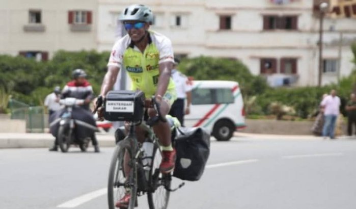 Karim Mosta (68) fietst van Amsterdam naar Dakar 