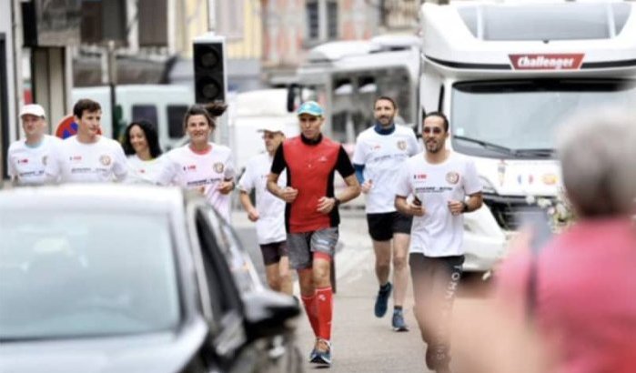 Abderrazzak rijdt 1433 km met zonnefiets naar Sahara