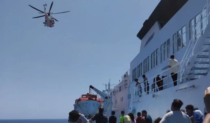Marokkaan onwel op veerboot naar Marokko, helikopter pikt hem op 