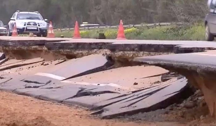 Regen zorgt voor veel schade aan wegen Marokko (video)