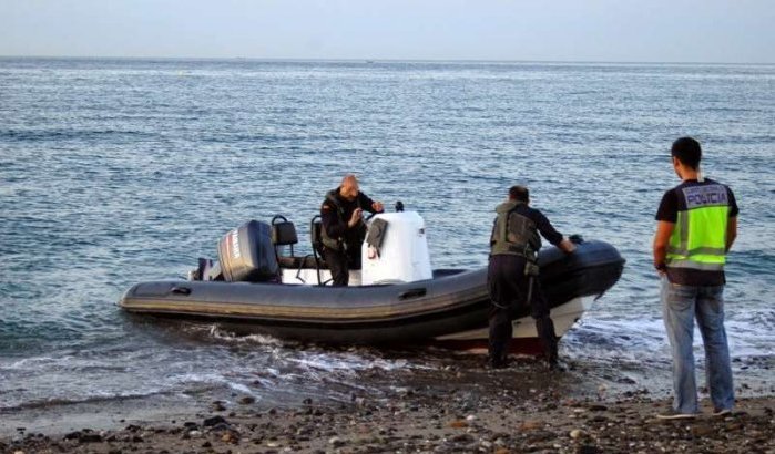 Smokkelaars laden drugs uit op klaarlichte dag op Spaanse strand