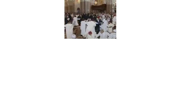 Mohammed VI belaagd in Hassan II moskee