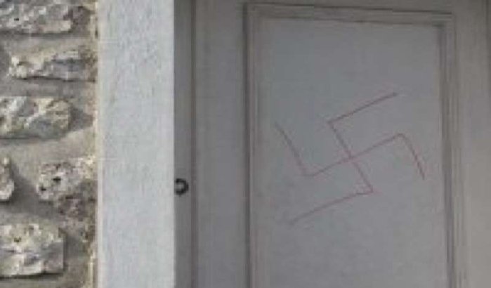 Moskee beklad met hakenkruizen in Frankrijk